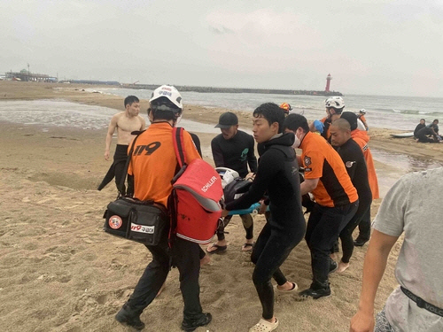 [속보] 양양 해변서 벼락 맞고 남성 6명 쓰러져…2명 중상·4명 부상